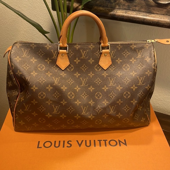 Louis Vuitton Handbags - 💯% Authentic Louis Vuitton Speedy 40✨